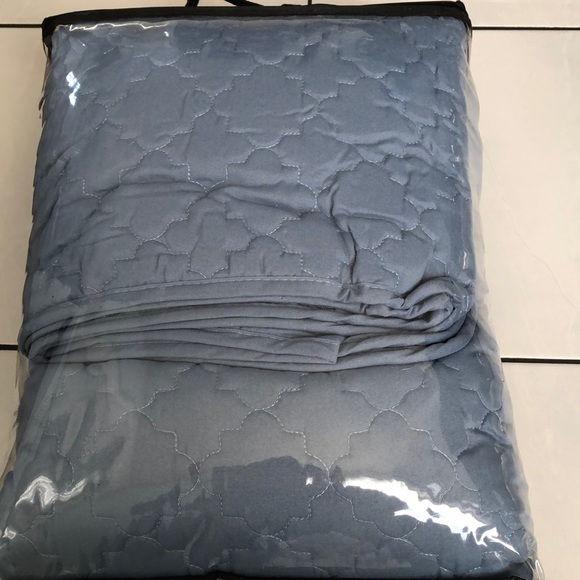 Reversible Coverlet Set - Picture 3 of 6